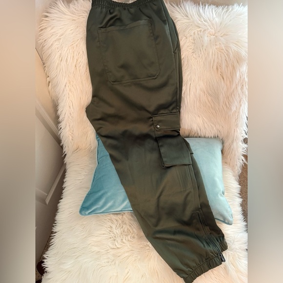 Time and Tru Green Cargo Pants - Picture 6 of 6